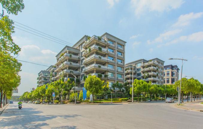 上海湯泉國際大廈：多條公交線路匯聚，員工上下班無憂